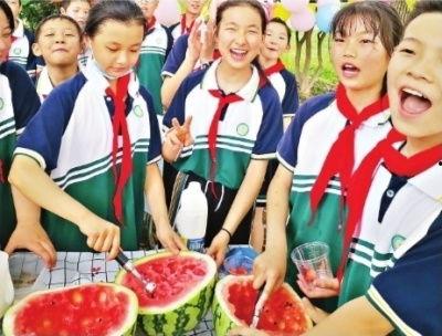 今日吃瓜学生校园,今日吃瓜学生众生相