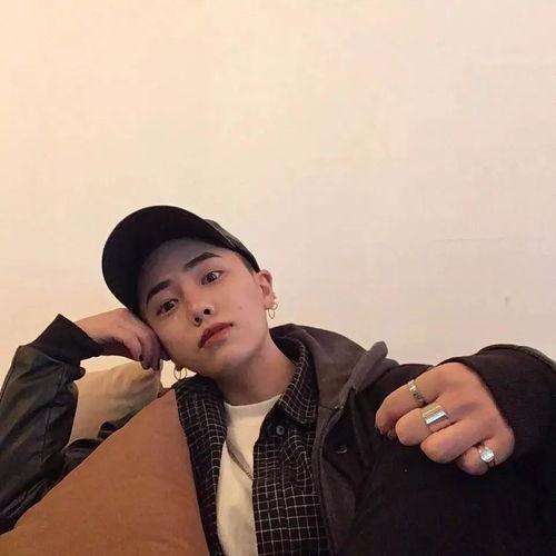 热门吃瓜头像男生霸气,潮流头像背后的时尚态度
