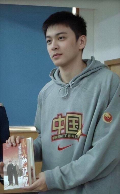 明星网红图片帅哥,帅气明星网红的迷人风采