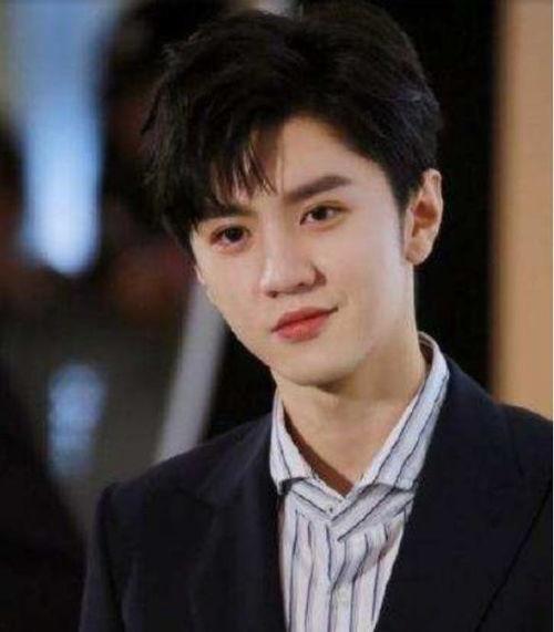 韩国帅哥明星网红,盘点韩国帅哥明星网红的时尚风采
