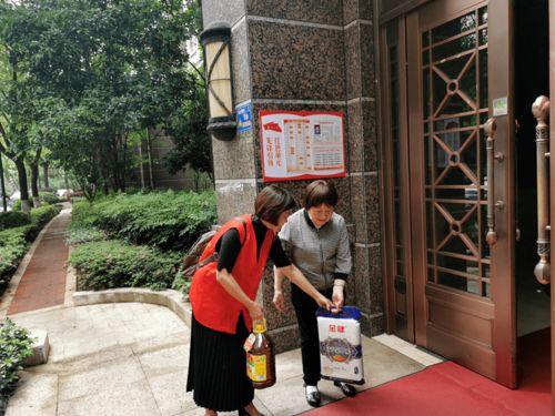明星网红贵宾区短袖,贵宾区风尚短袖，夏日潮流新主张