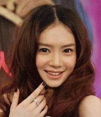 整容后女明星网红,揭秘整容后女明星网红的华丽转身