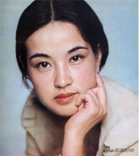 整容后女明星网红,揭秘整容后女明星网红的华丽转身