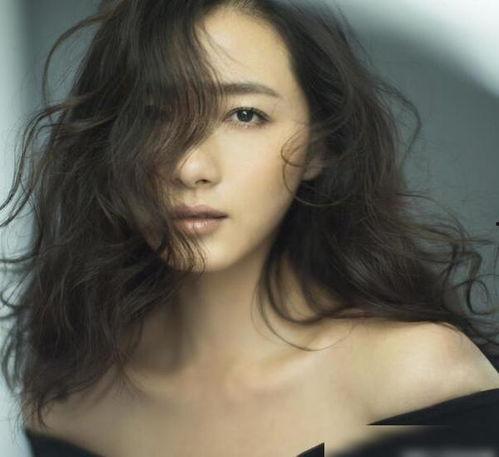 女明星网红出生,揭秘女明星网红的璀璨人生