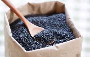 黑瓜吃料正能量,传递正能量的美食之旅