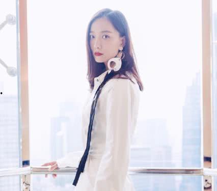 明星网红不网购买衣服,不网购衣服的时尚生活